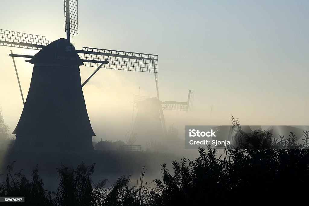 Windmühlen bei Sonnenaufgang - Lizenzfrei Architektur Stock-Foto