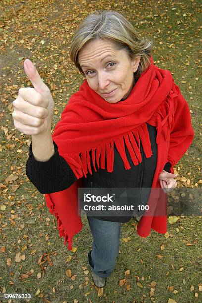 Daumen Up Stockfoto und mehr Bilder von Blick nach oben - Blick nach oben, Draufsicht, Frauen über 40