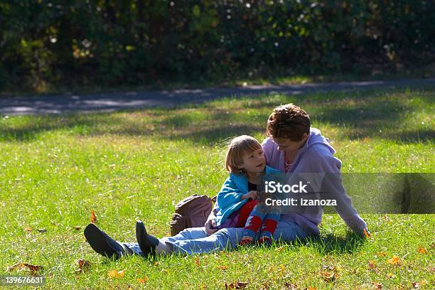 Foto de Falando e mais fotos de stock de Adulto - Adulto, Alegria, Amor