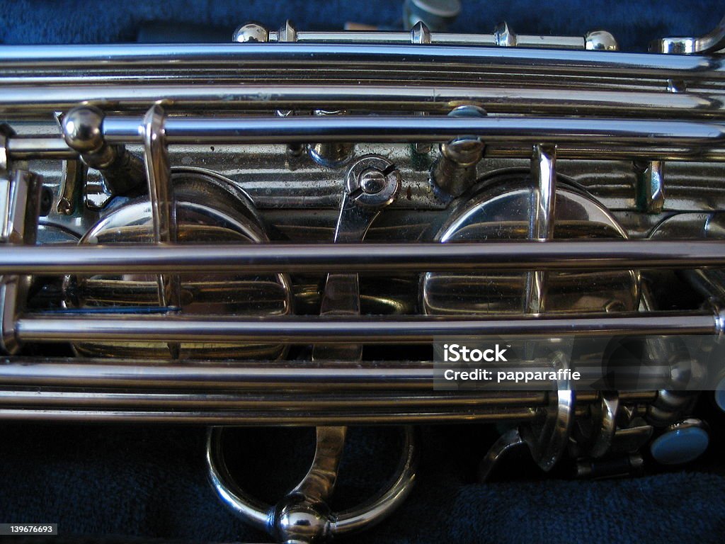 Saxofón en primer plano - Foto de stock de Cromo - Metal libre de derechos