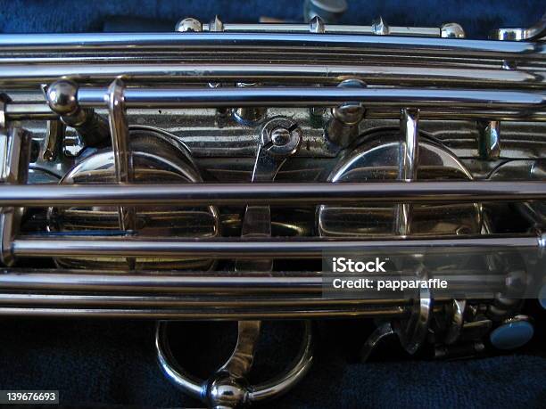 Saxofón En Primer Plano Foto de stock y más banco de imágenes de Cromo - Metal - Cromo - Metal, Detalle de primer plano, Fotografía - Imágenes