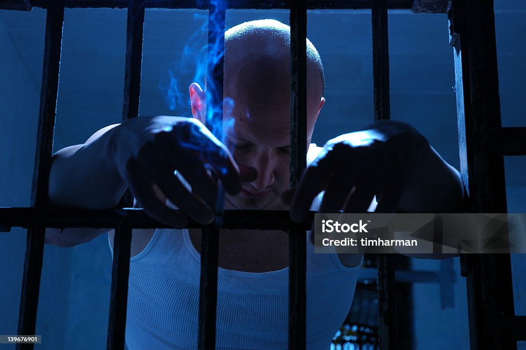 Blu in carcere. - Foto stock royalty-free di Fumare