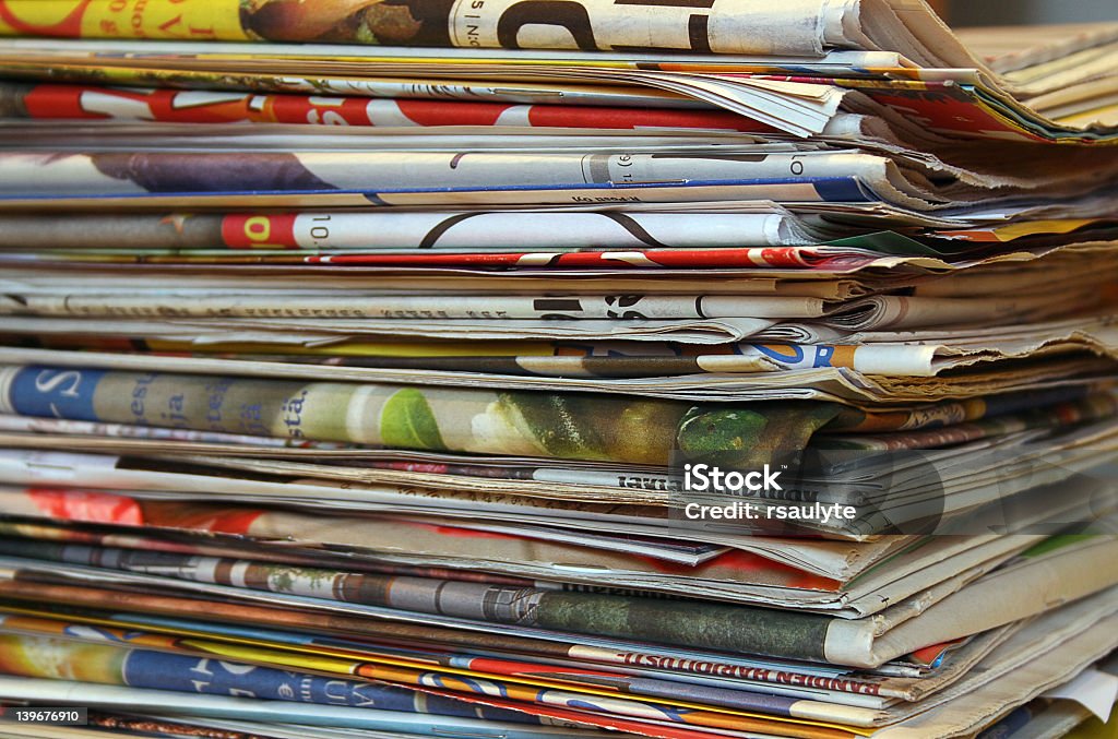 Los periódicos - Foto de stock de Acontecimientos en las noticias libre de derechos