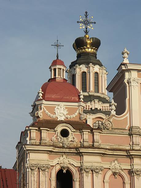 istock Vilnius - Lithuania - Church - Old town 139677229
