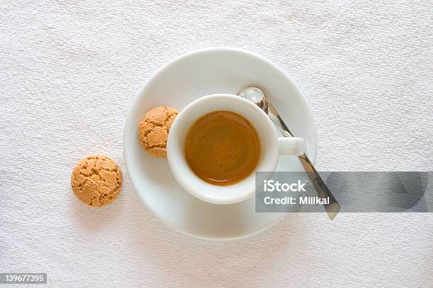 Espresso Z Dwoma Biscotti Di Prato - zdjęcia stockowe i więcej obrazów Bez ludzi - Bez ludzi, Beżowy, Biały