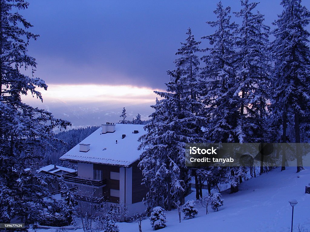 chalet de esquí - Foto de stock de Aire libre libre de derechos