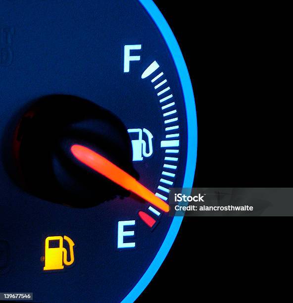 Saída De Gás - Fotografias de stock e mais imagens de Preço da gasolina - Preço da gasolina, Indicador de Nível de Combustível, Vazio