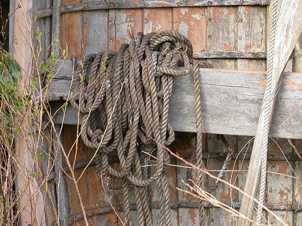 old cuerda en la antigua embarcación - foto de stock