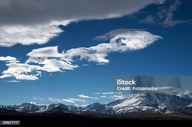 Nuvole E Cielo Blu - Fotografie stock e altre immagini di Ambientazione tranquilla - Ambientazione tranquilla, Ambiente, Attività ricreativa