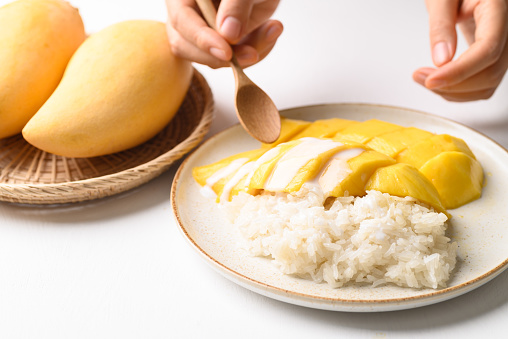 Mango sticky rice, Thai dessert (Khao Niew Mamuang)