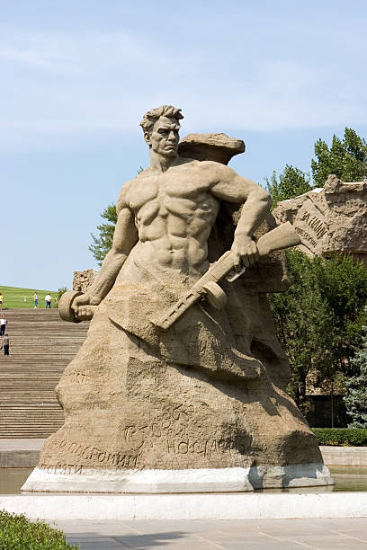 monumento de la ii guerra mundial en volgograd rusia - adolf hitler fotografías e imágenes de stock