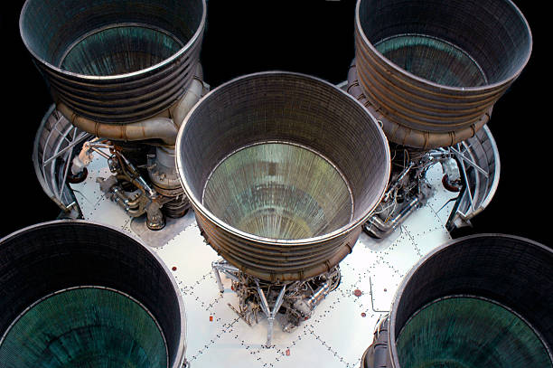 로켓 boosters 대한 검정색 바��탕 - thruster 뉴스 사진 이미지