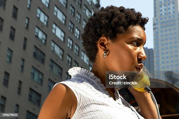 Mädchen Am Telefon Stockfoto und mehr Bilder von Afrikanischer Abstammung - Afrikanischer Abstammung, Am Telefon, Anzug