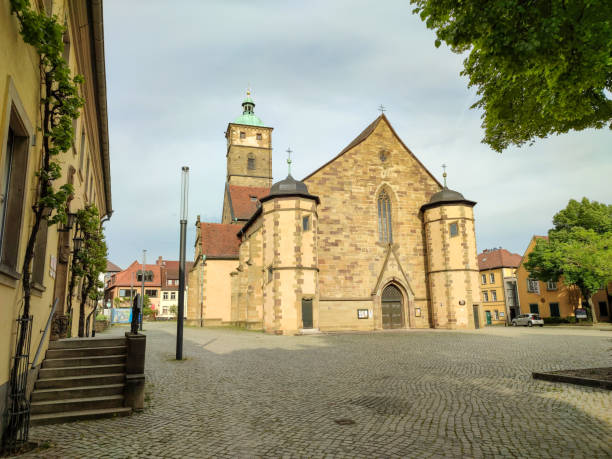 la storica via. johanniskirche a schweinfurt in baviera - schweinfurth foto e immagini stock