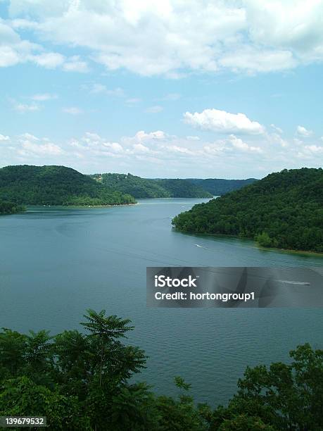 Foto de Lago De Montanha e mais fotos de stock de Azul - Azul, Beleza, Beleza natural - Natureza