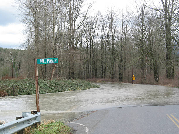 istock Mill Pond Road Flood 139680063