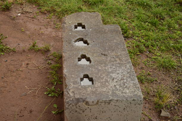 Muros De Piedra Descubiertos Por Arqueólogos En El Puma Punku Declarado  Patrimonio De La Humanidad Por La Unesco Tiwanaku Bolivia Foto de stock y  más banco de imágenes de Aire libre -