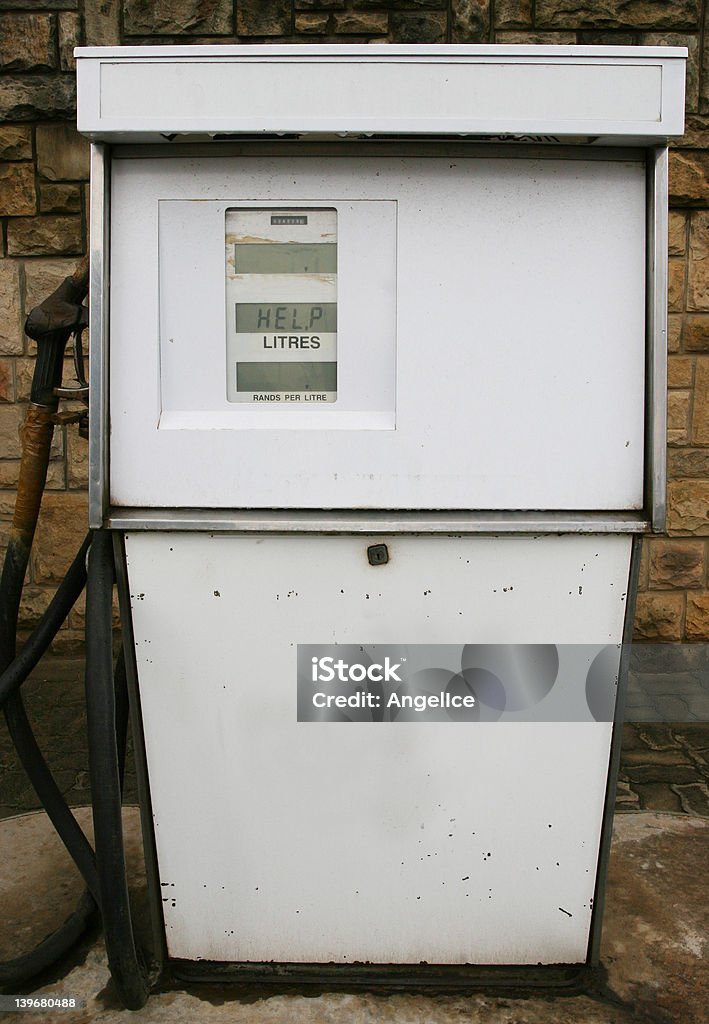 Газ насос, нуждающихся в помощи - Стоковые фото Дизельное топливо роялти-фри