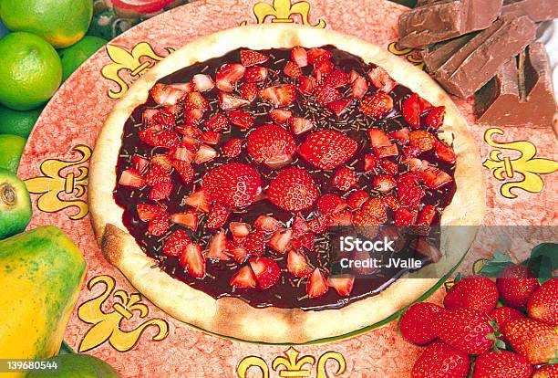 Erdbeeren Und Schokoladepizza Stockfoto und mehr Bilder von Dessert - Dessert, Erdbeere, Exotik
