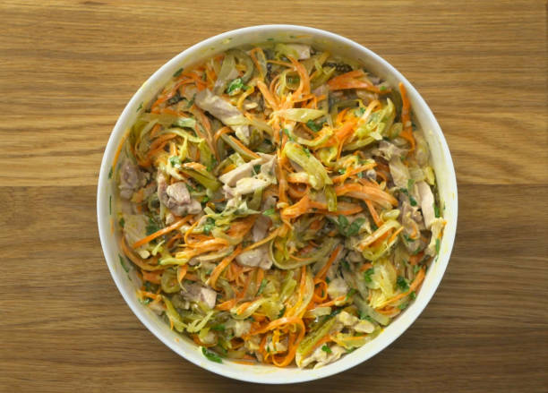 insalata di sandwich di pollo - salad caesar salad main course restaurant foto e immagini stock