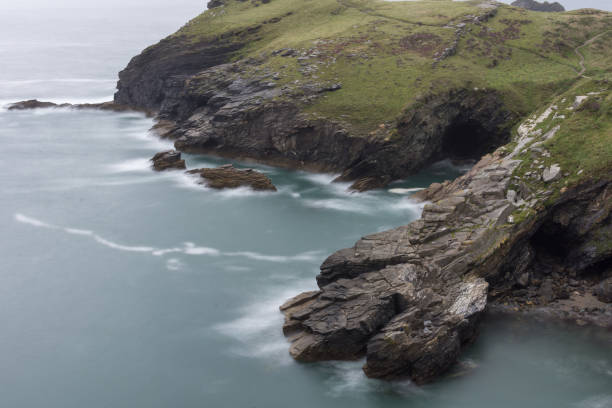 tintagel castle 5 - wizards of the coast imagens e fotografias de stock