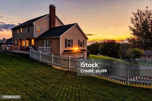 istock Colonial house 1396856251