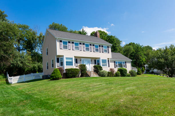 istock American traditional Colonial house 1396858800