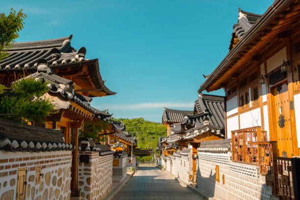 eunpyeong hanok village, корейский традиционный дом в сеуле, корея - традиционная восточная культура стоковые фото и изображения