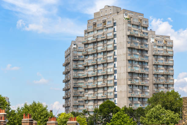 ロンドン中心部のランベスにあるコットンガーデンズエステートの評議会ブロック - house housing development uk housing problems ストックフォトと画像
