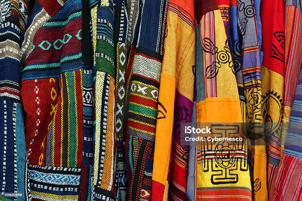 Cerâmicas, bordados capas mexicana - Foto de stock de Algodão - Material Têxtil royalty-free