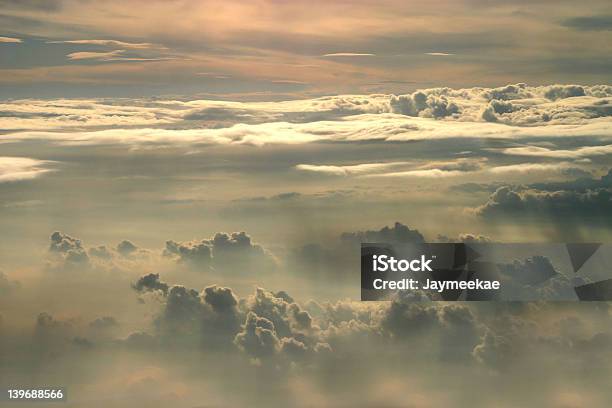 Por Encima De Las Nubes 2 Foto de stock y más banco de imágenes de Alto - Descripción física - Alto - Descripción física, Arriba de, Belleza