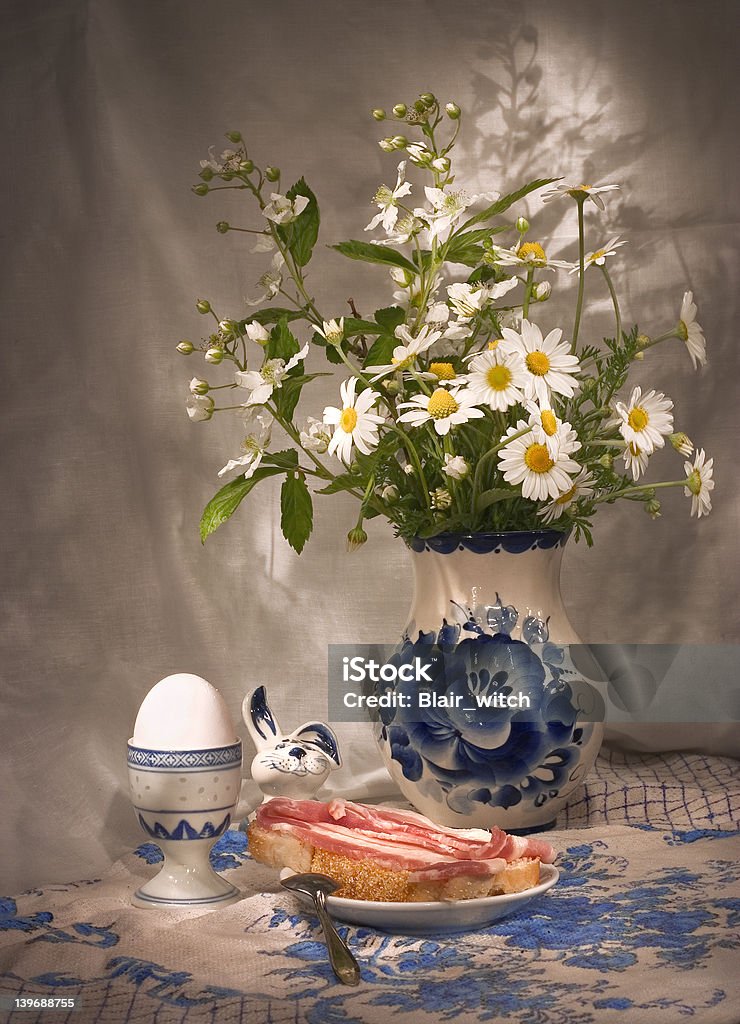 Semplice daisies (3) con prima colazione - Foto stock royalty-free di Affamato