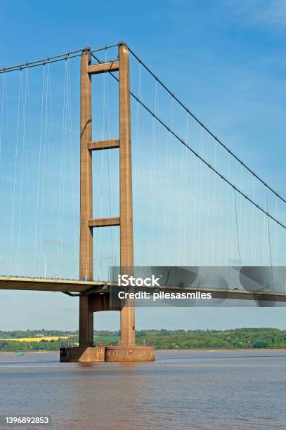 Humber Bridge Vertical Suspension Tower Stock Photo - Download Image Now - Architecture, Bicycle, Blue