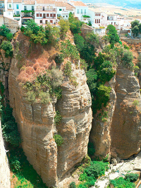 ronda canyon-hiszpania andalousia - andalusia ronda inside of village zdjęcia i obrazy z banku zdjęć