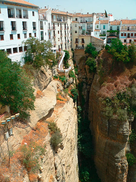 ronda canyon-hiszpania andalousia - andalusia ronda inside of village zdjęcia i obrazy z banku zdjęć