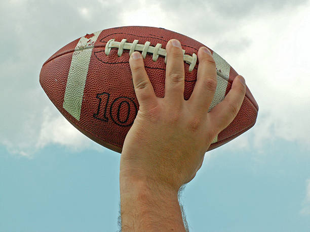 istock throwing the football 139689637