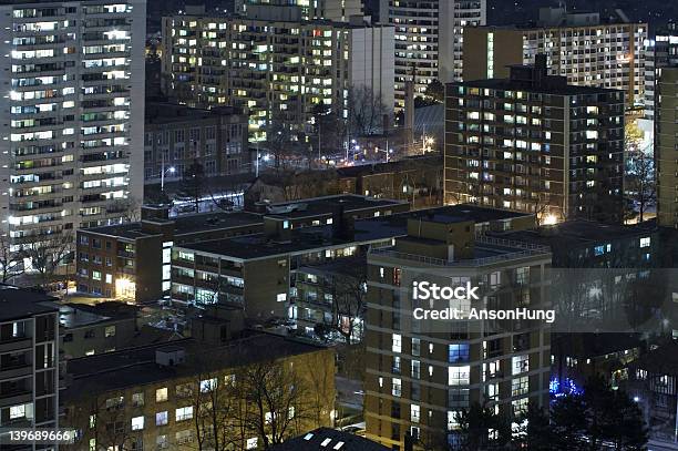 Photo libre de droit de Bâtiments Dans La Nuit banque d'images et plus d'images libres de droit de Hôtel - Hôtel, New York City, Nuit