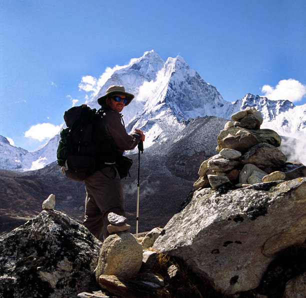 Botas de montaña con Himalaya - foto de stock