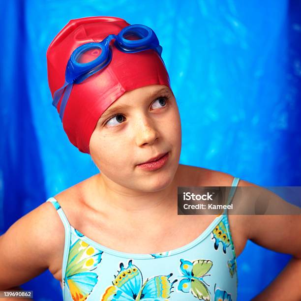 Menina I Piscina - Fotografias de stock e mais imagens de Aprender - Aprender, Criança, Nadar