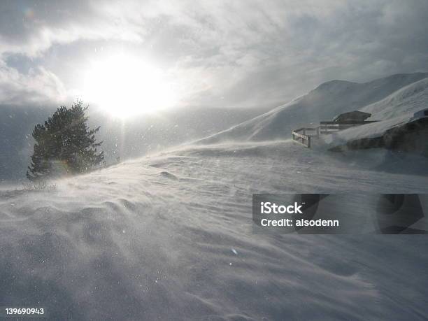 Photo libre de droit de Tempête De Neige banque d'images et plus d'images libres de droit de Blizzard - Blizzard, Horizontal, Montagne