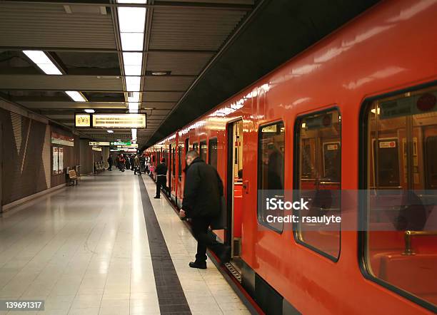 지하철 기차에 대한 스톡 사진 및 기타 이미지 - 기차, 도시, 도회지