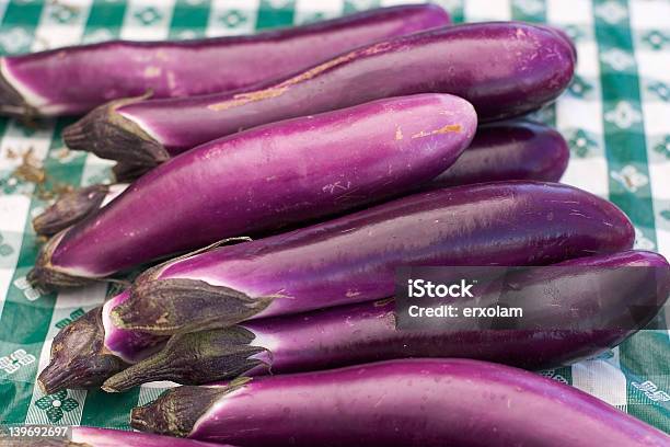 Auberginelila Stockfoto und mehr Bilder von Agrarbetrieb - Agrarbetrieb, Anstrengung, Aubergine