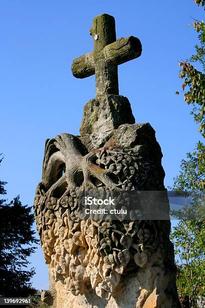 Antiga Cruz - Fotografias de stock e mais imagens de Adulto - Adulto, Amor, Avelã