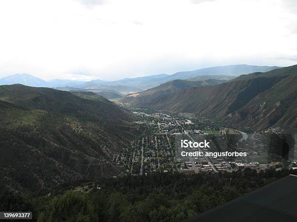 Glenwood Springscity In Colorado Usa - Fotografias de stock e mais imagens de Aldeia - Aldeia, Arranjar, Cidade