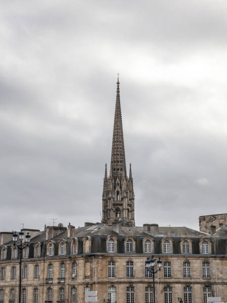 Panorama of the old town of Bordeaux, France, with the the tower of the Basilique Saint Michel basilica a cloudy afternoon in winter. it is a gothic catholic cathedral basilica. "n"nPicture of a cloudy panorama of Bordeaux, France, with the basilique saint michel steeple. The Basilica of St Michael (Basilique Saint-Michel, in French), is a Flamboyant Gothic church in Bordeaux, France."n"n fleche stock pictures, royalty-free photos & images