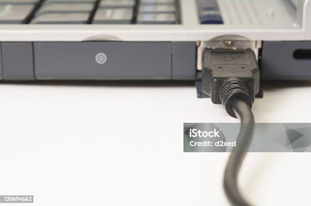 に接続 - USBケーブルのストックフォトや画像を多数ご用意 - USBケーブル, つながり, インターネット
