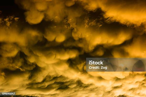 Burza Chmury O Zachodzie Słońca - zdjęcia stockowe i więcej obrazów Aranżacja - Aranżacja, Bliskie zbliżenie, Burza