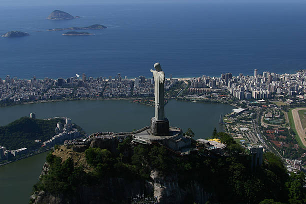 rio per helikopter ii - corcovado stock-fotos und bilder