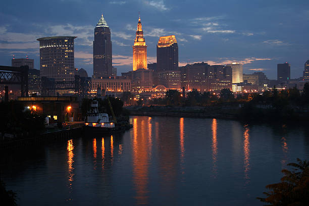 istock Early Morning Cleveland Skyline 139695386