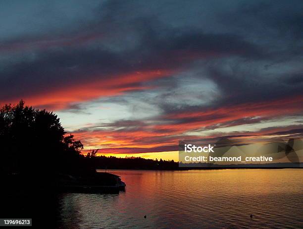 Autunno Tramonto I - Fotografie stock e altre immagini di Acqua - Acqua, Ambientazione esterna, Autunno